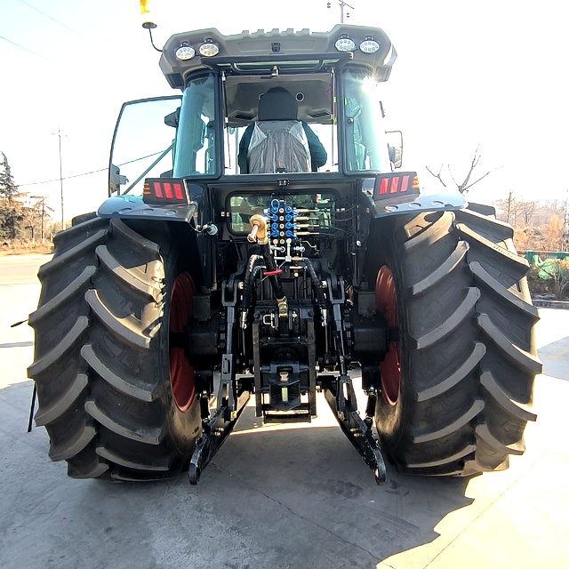 Полноприводной колесный трактор TL2804 мощностью 280 л.с. - Tavol Group